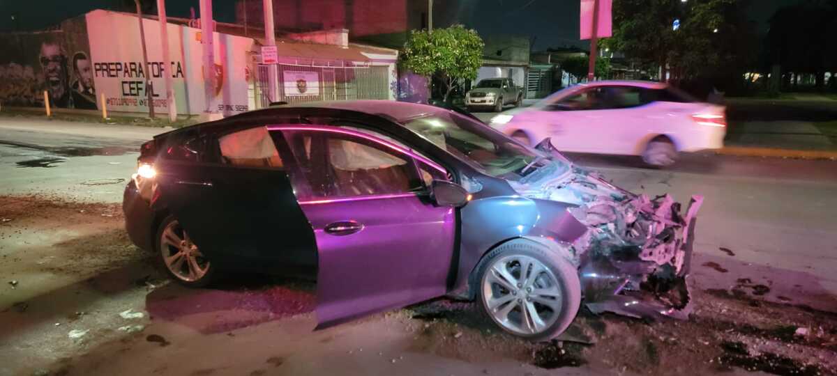 La noche del jueves se registró un aparatoso accidente vial en la calzada División del Norte. (Foto cortesía: DSPM)