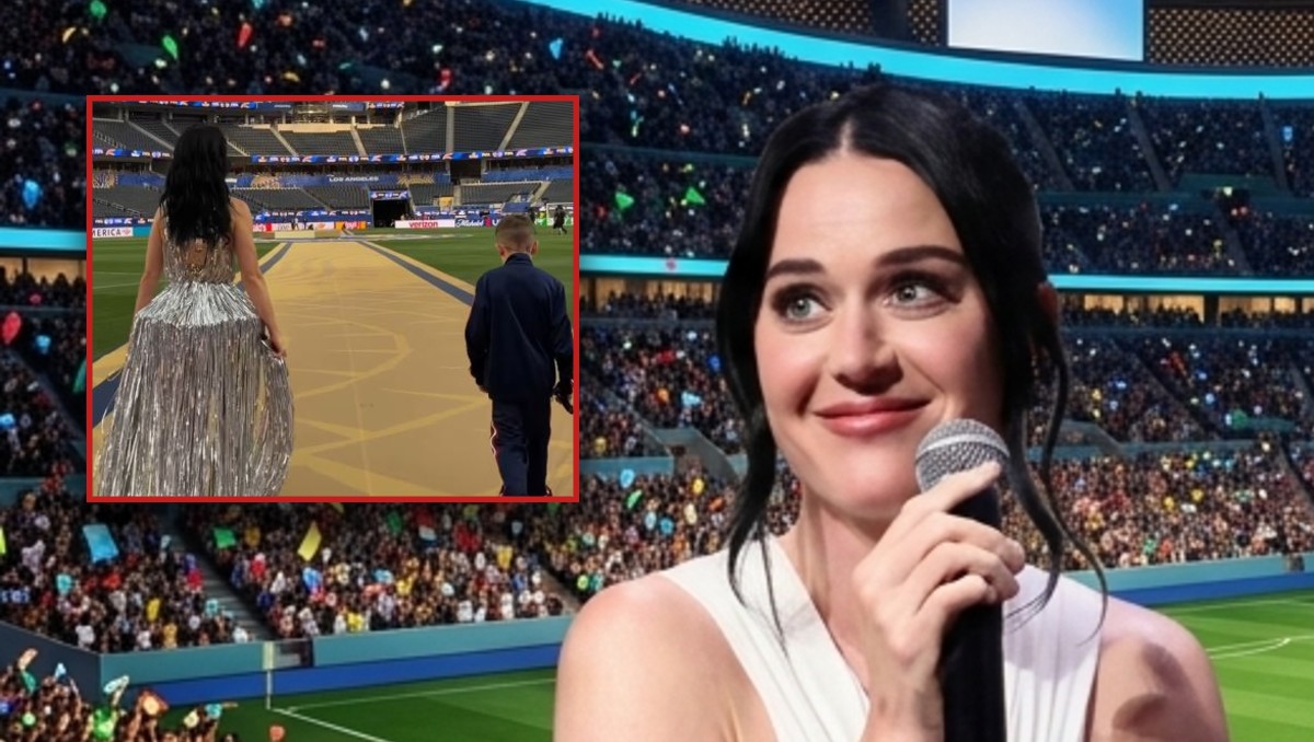 El pequeño acompaña a Katy en el show inaugural. | AFP y M2 IA