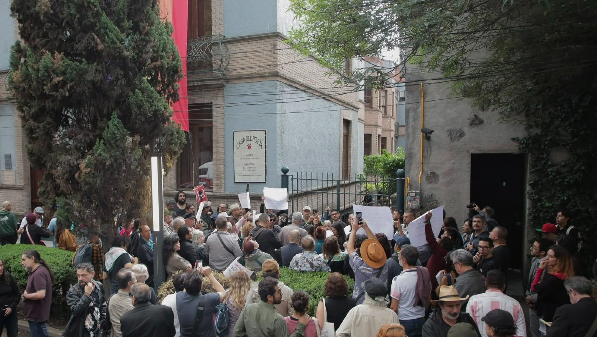 La protesta afuera de la Casa del Poeta. | Ariel Ojeda