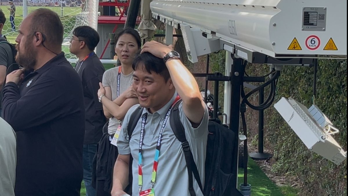 Reportero sufre accidente durante entrenamiento de Corea del Sur en Verde Valle (Juan Manuel Figueroa)