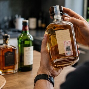 Cofepris alerta por tequila y whisky falsificados; marcas señaladas