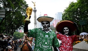Este sábado se celebró el desfile del Mundial 2026 en la Ciudad de México; hubo carros alegóricos de los tres mundiales pasados y del Día de Muertos.