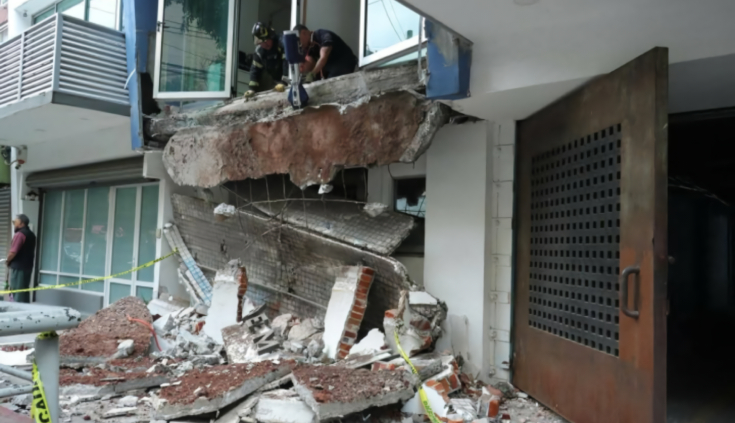 Elementos de PC, policía y bomberos mantienen acordonada la zona. | Gpo.Siade.Ac.oficial en X.