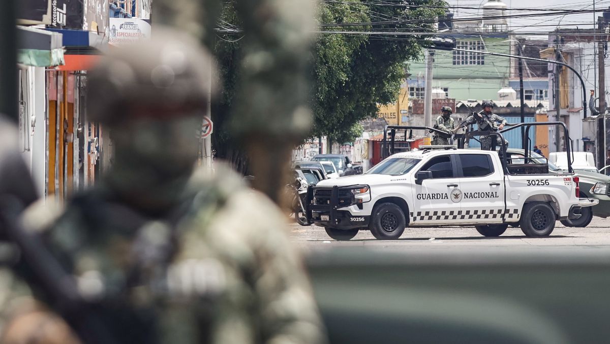 Operativo contra robo de autopartes en locales de la 46 Poniente | Agencia EsImagen