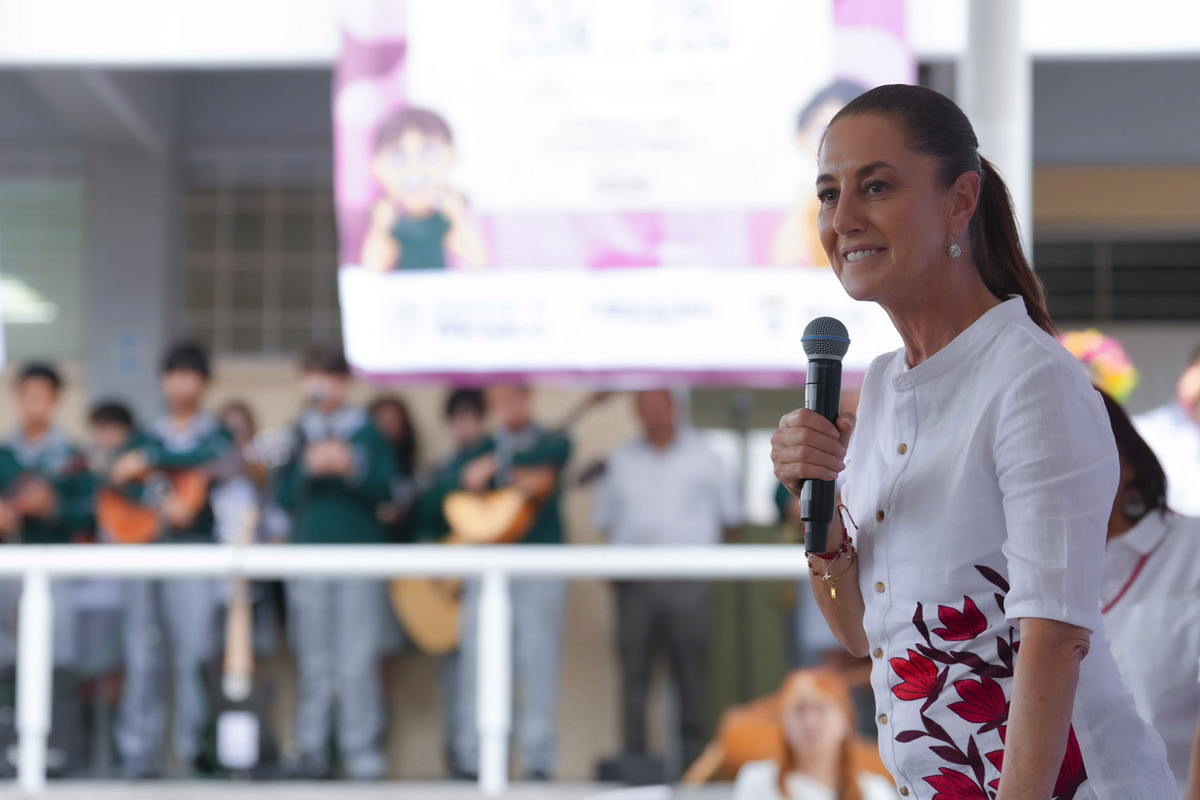 La Presidenta realizó la entrega de la Beca Rita Cetina en Aguascalientes. | Foto: Presidencia
