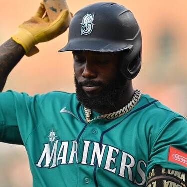 El mexicano Randy Arozarena abandojó el juego de Mariners y Nationals por una lesión muscular en la pierna derecha.