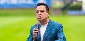 El presidente de Cruz Azul, Víctor Velázquez, acudió al México vs Sudáfrica y declaró que piensa en salir Bicampeón con Cruz Azul el siguiente torneo.