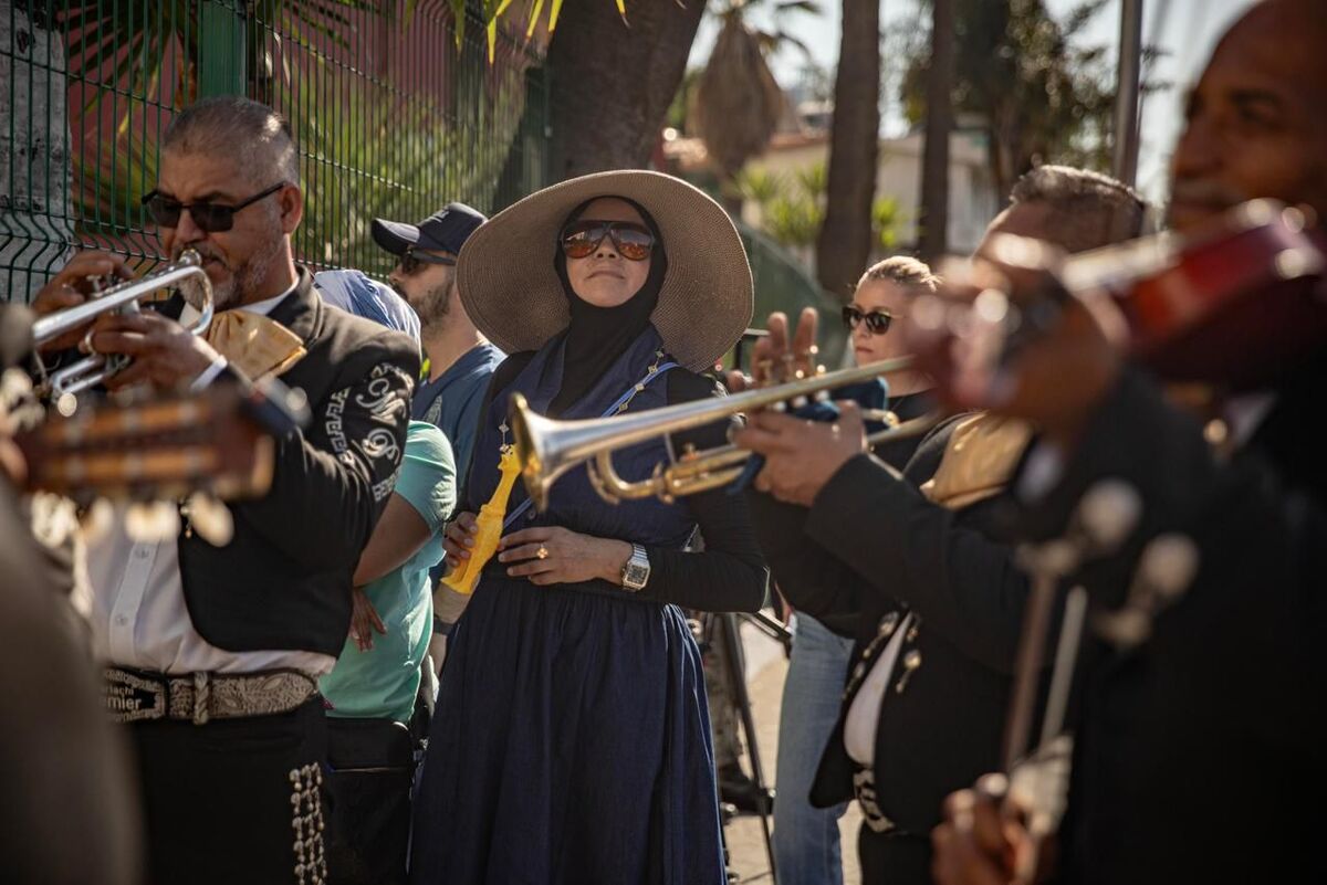 Aficionados arman fiesta en Tijuana para recibir a la selección de Irán. | Foto: Said Betanzos