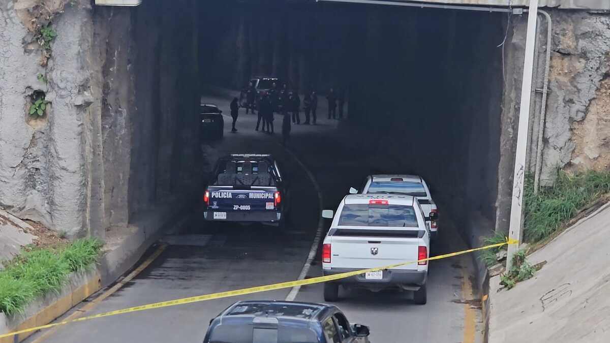 El asesinato ocurrió dentro del paso a desnivel cerca de avenida López Mateos. ( Juan Carlos Munguía)
