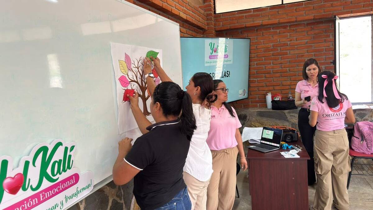 Capacitan a docentes en manejo de emociones en San Felipe Orizatlán. (Cortesía)
