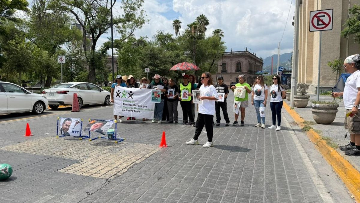 Familiares de víctimas acusan de retirar propaganda de protesta para cuidar la imagen del estado | Ángel Mercado
