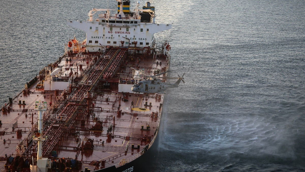 Marina británica detienen el petrolero sancionado Smyrtos, en el canal de la Mancha. | AP