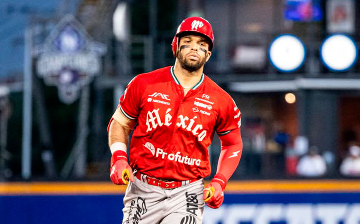 Mascota de Charros taclea por accidente a jugador de Diablos en pleno juego de la LMB
