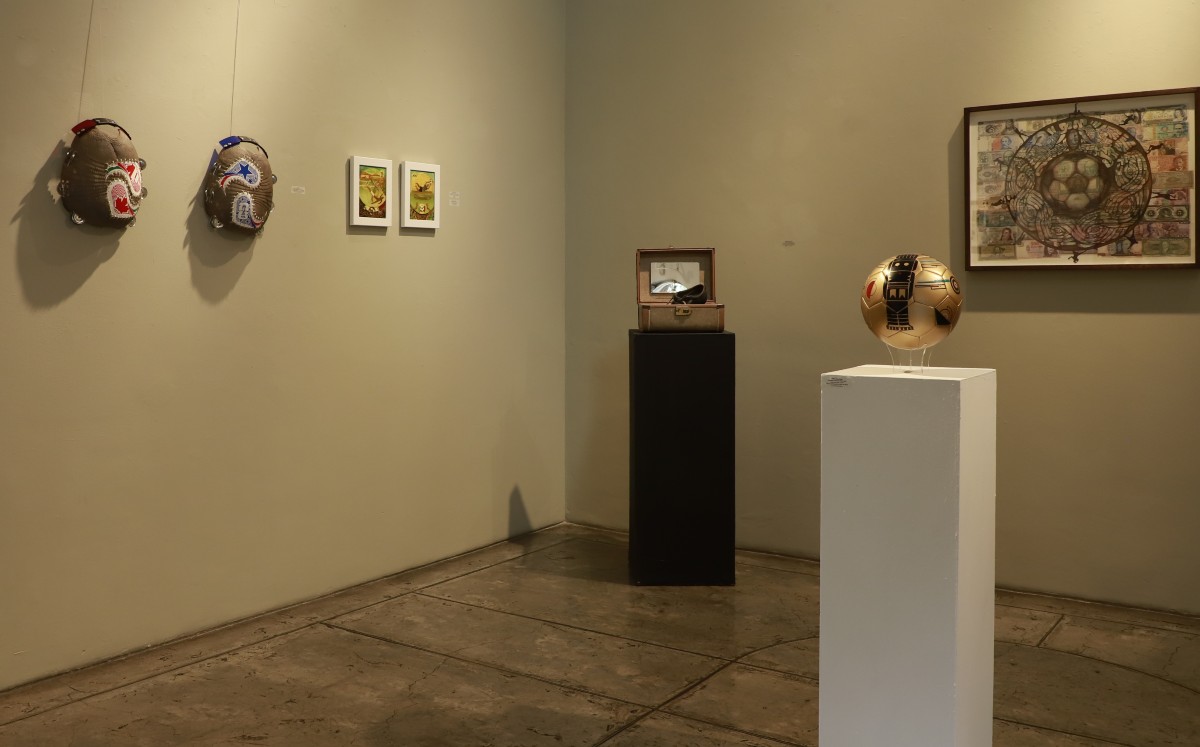 La muestra Tiro de esquina reúne distintas miradas de artistas que han trabajado con la galería. FOTO: Juan Carlos Bautista