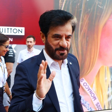 Mohammed Ben Sulayem, presidente de la FIA, aseguró que buscarán reducir el costo y peso de los monoplazas en la Fórmula 1.