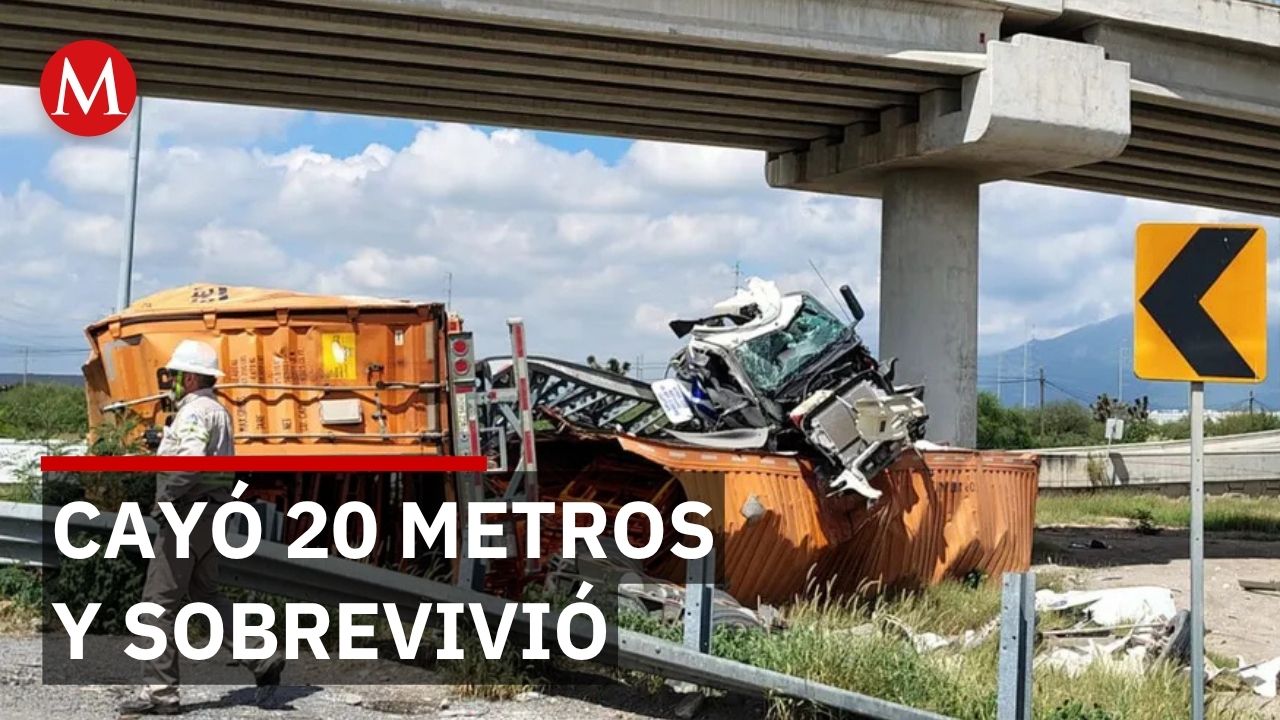 Tráiler cae 20 metros desde puente con 30 toneladas en Salinas Victoria; chofer sobrevive