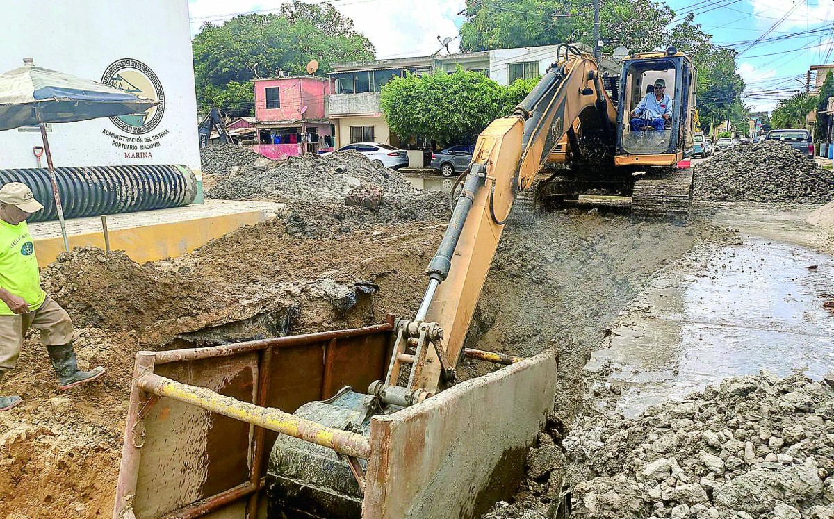 Avanza rehabilitación de socavón en la colonia Guadalupe Victoria. | Cortesía Comapa