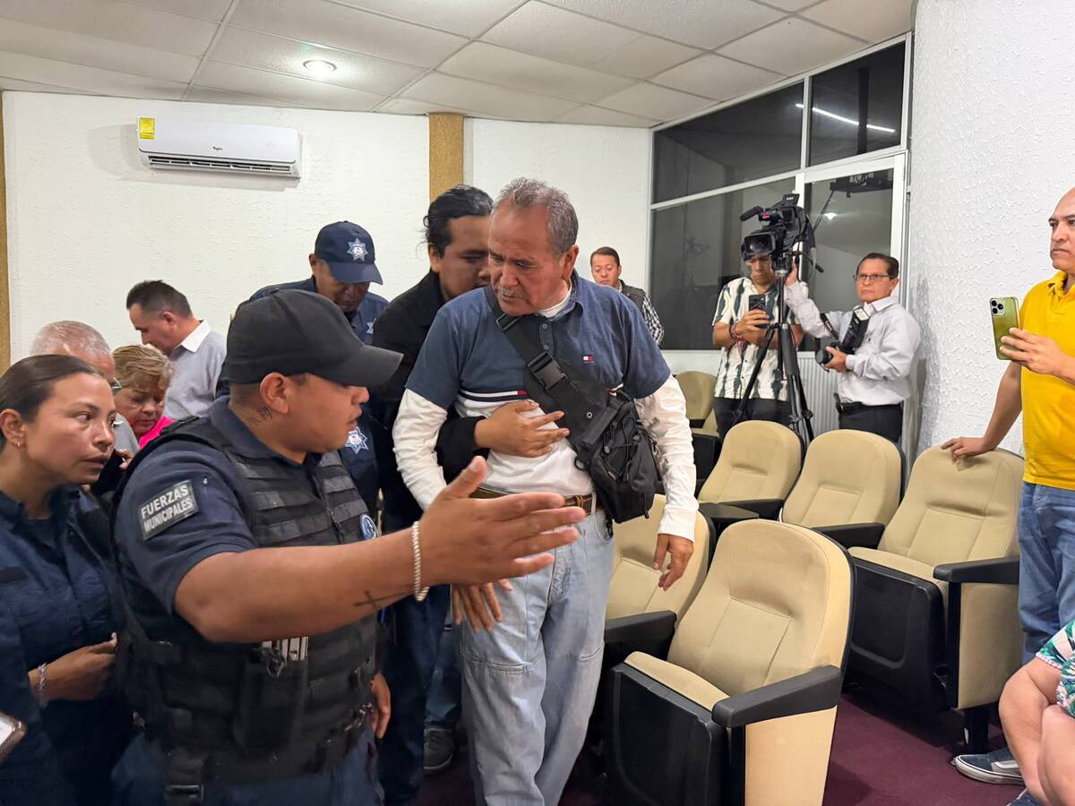 Disputa por feria provoca pelea en Cabildo de Mineral de la Reforma. (Cortesía)