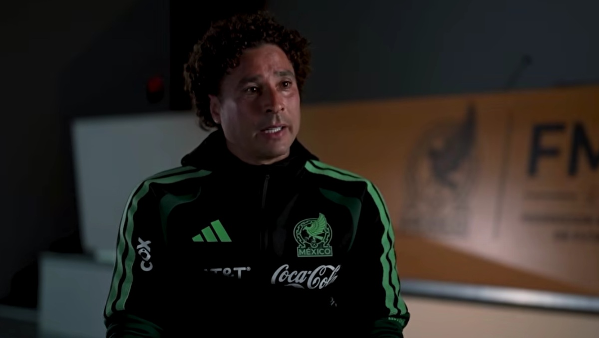 Guillermo Ochoa llora tras leer emotiva carta de su hija (Captura de pantalla YouTube @fifa)