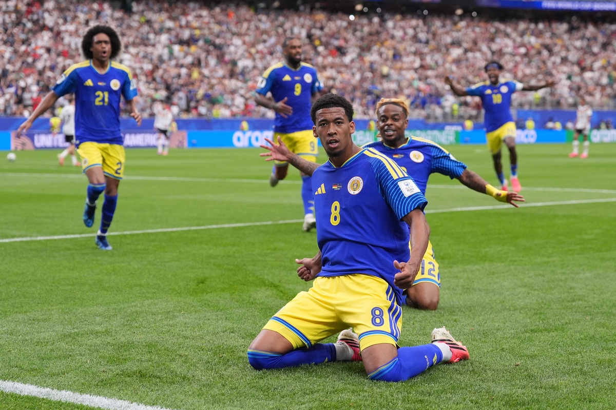 Livano Comenencia de Curazao celebra después de anotar gol contra Alemania en Houston. (Eric Gay/AP)