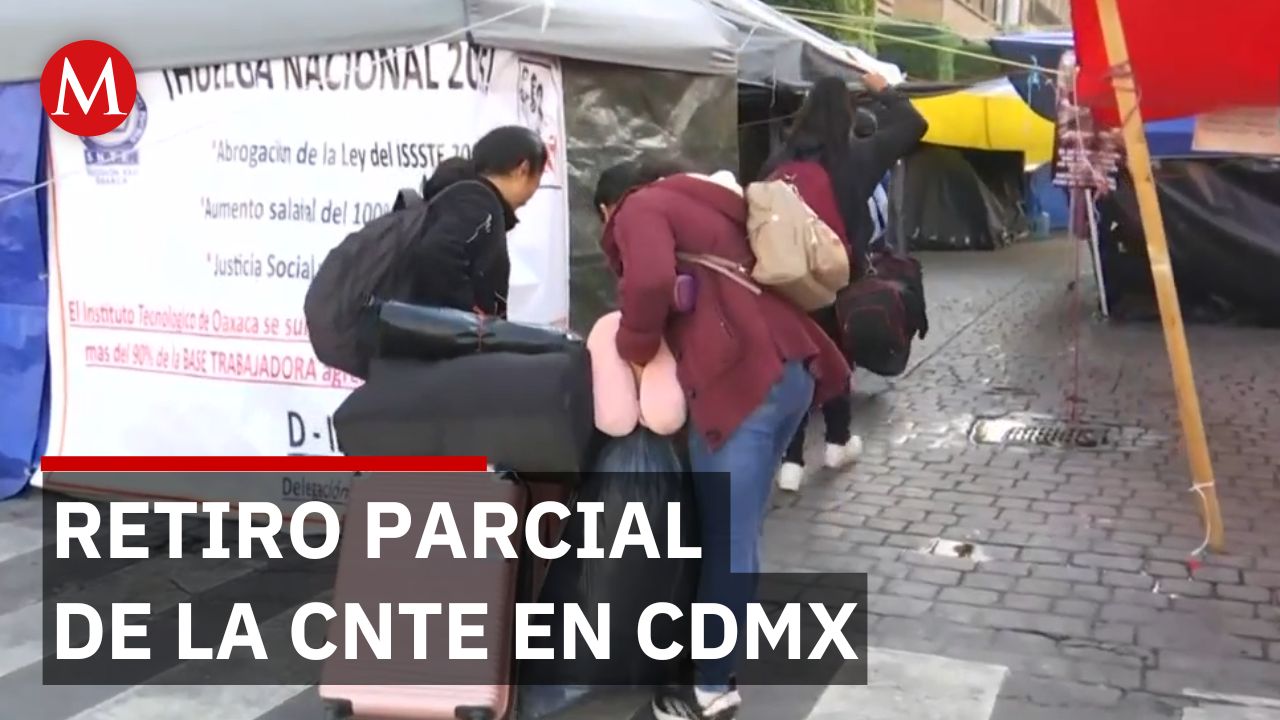 Maestros de la CNTE se retiran parcialmente del Zócalo, pero llegan más desde Oaxaca