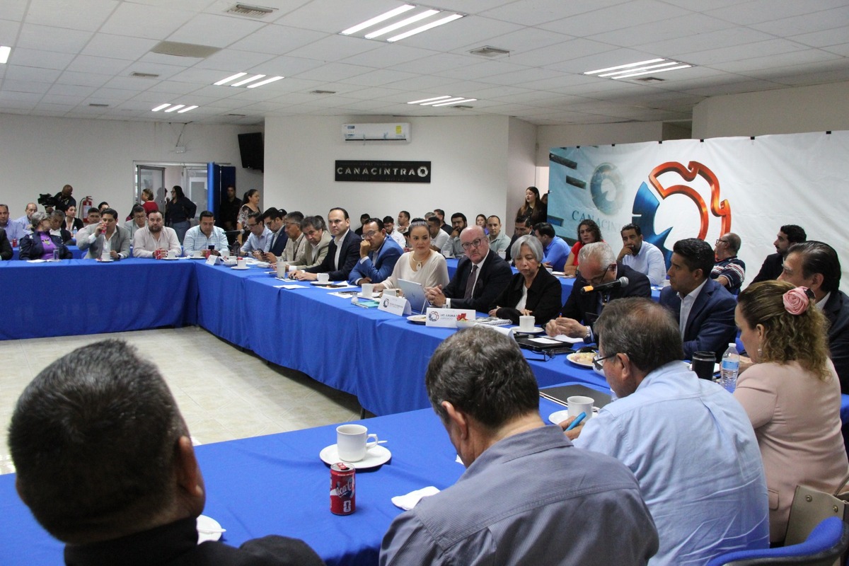 Diferentes sectores se reunieron con directivos de Fermachem para despejar dudas | Roberto Amaya