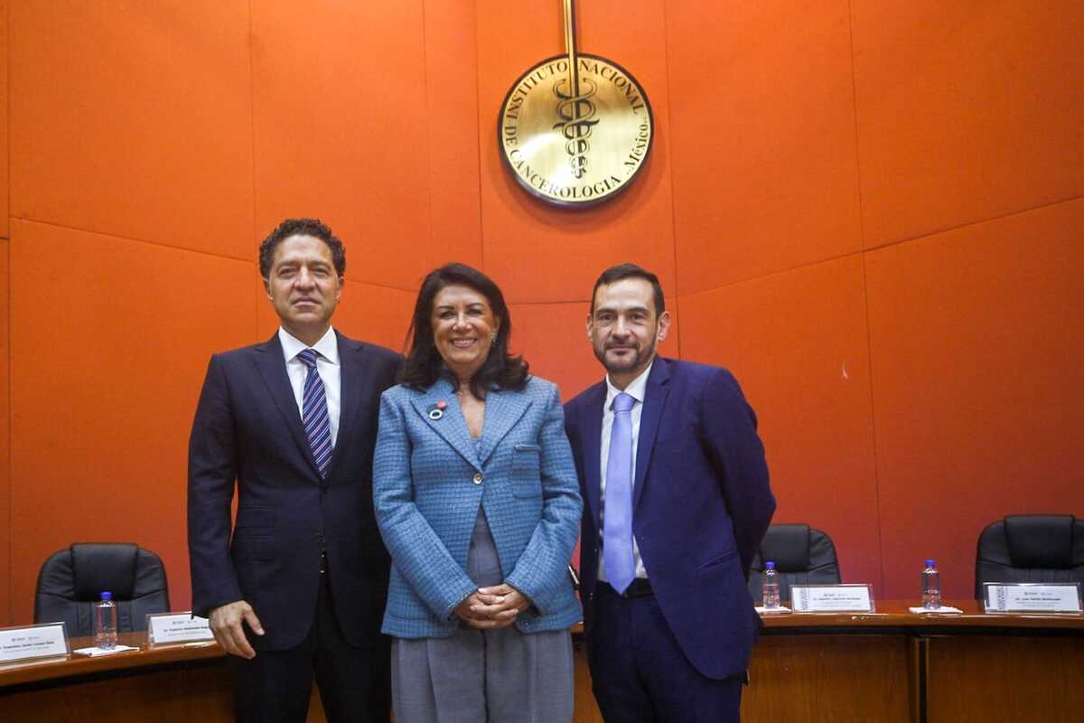 Alejandro Legorreta , Oscar Gerardo Arrieta y Marta Mejia Montes durante el anuncio de la donación. | Araceli López