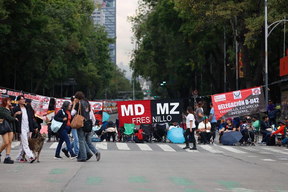 Bloqueo por parte de integrantes de la CNTE en el cruce de insurgentes y reforma. (Foto: Ariana Pérez)