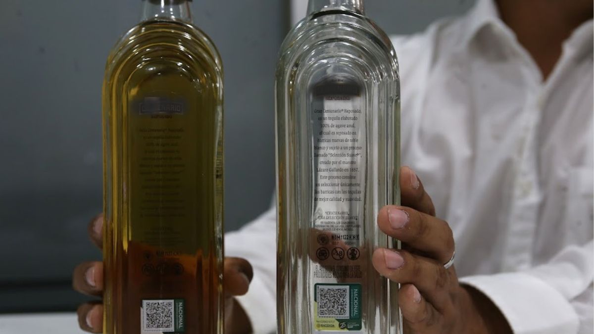 Botellas con características similares al tequila original eran comercializadas en redes sociales.  | Foto Dany Béjar