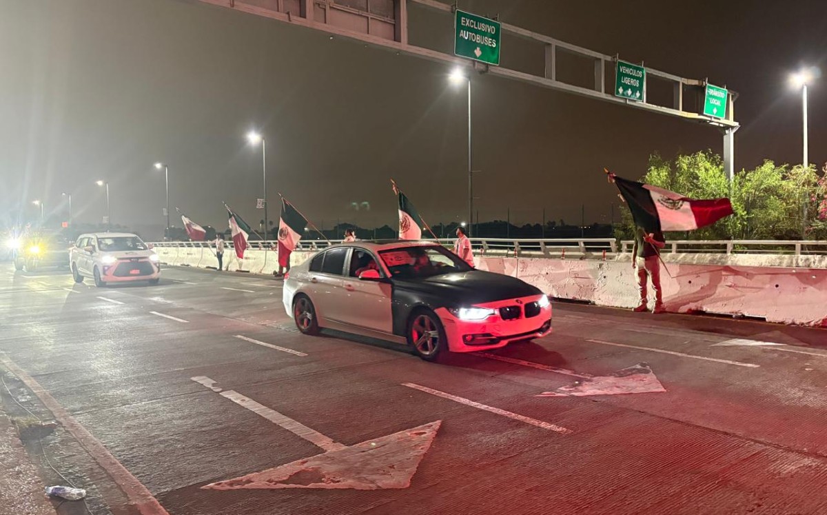 Cruza por Nuevo Laredo caravana de paisanos en su edición de verano . | Foto: Lucía Cisneros
