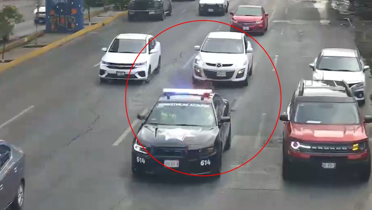 Elementos de Tránsito de Monterrey auxiliaron al automovilista. | Especial
