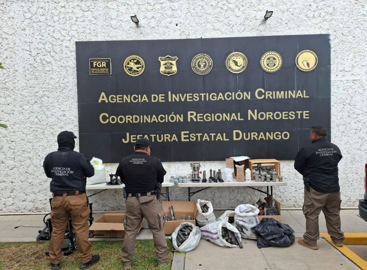 La FGR y la SSPC aseguraron 26 artefactos explosivos, fertilizantes, pólvora y sustancias químicas durante un operativo.| Especial.