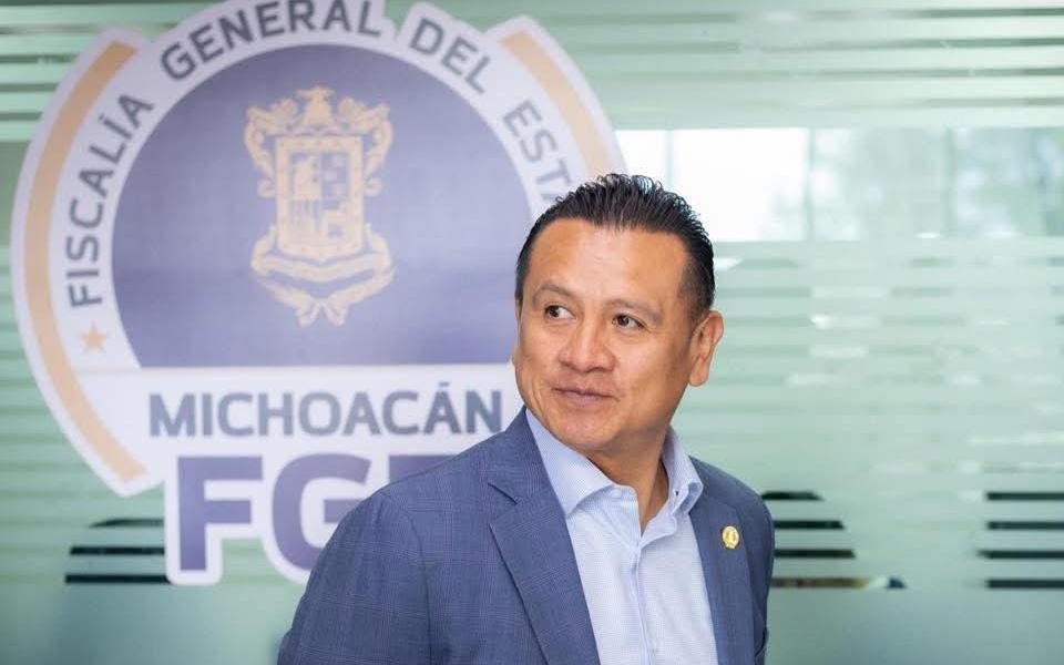 El fiscal de Michoacán, Carlos Torres Piña, solicita una licencia temporal al Congreso local para competir por la candidatura de Morena. | Especial