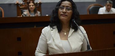 Como servidores públicos, Abelina López y Gerard Fernández Noroña sí tienen la obligación ética y legal de rechazar todo tipo de regalos.