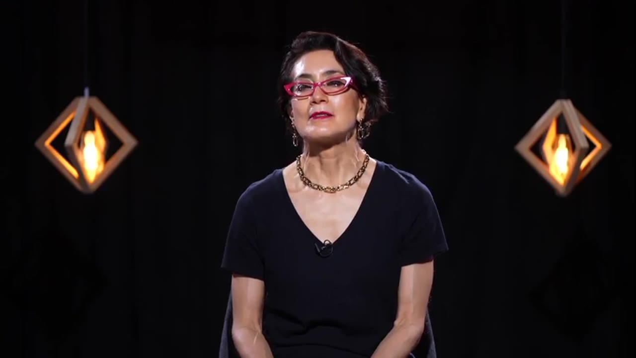 "De color de rosa" Entrevista con Avelina Lésper