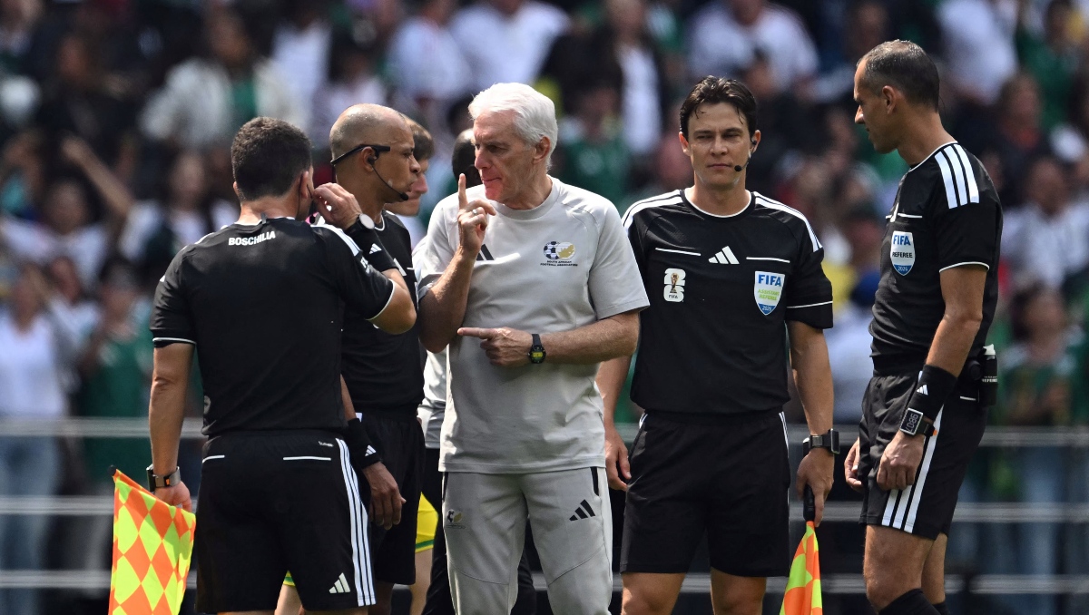 Entrenador de Sudáfrica manda a callar a sus críticos tras la derrota ante México (AFP)