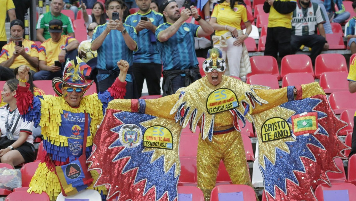 Estadio Ciudad de México se pinta de amarillo para el partido entre Colombia y Uzbekistán (Ariel Ojeda / Milenio Diario)
