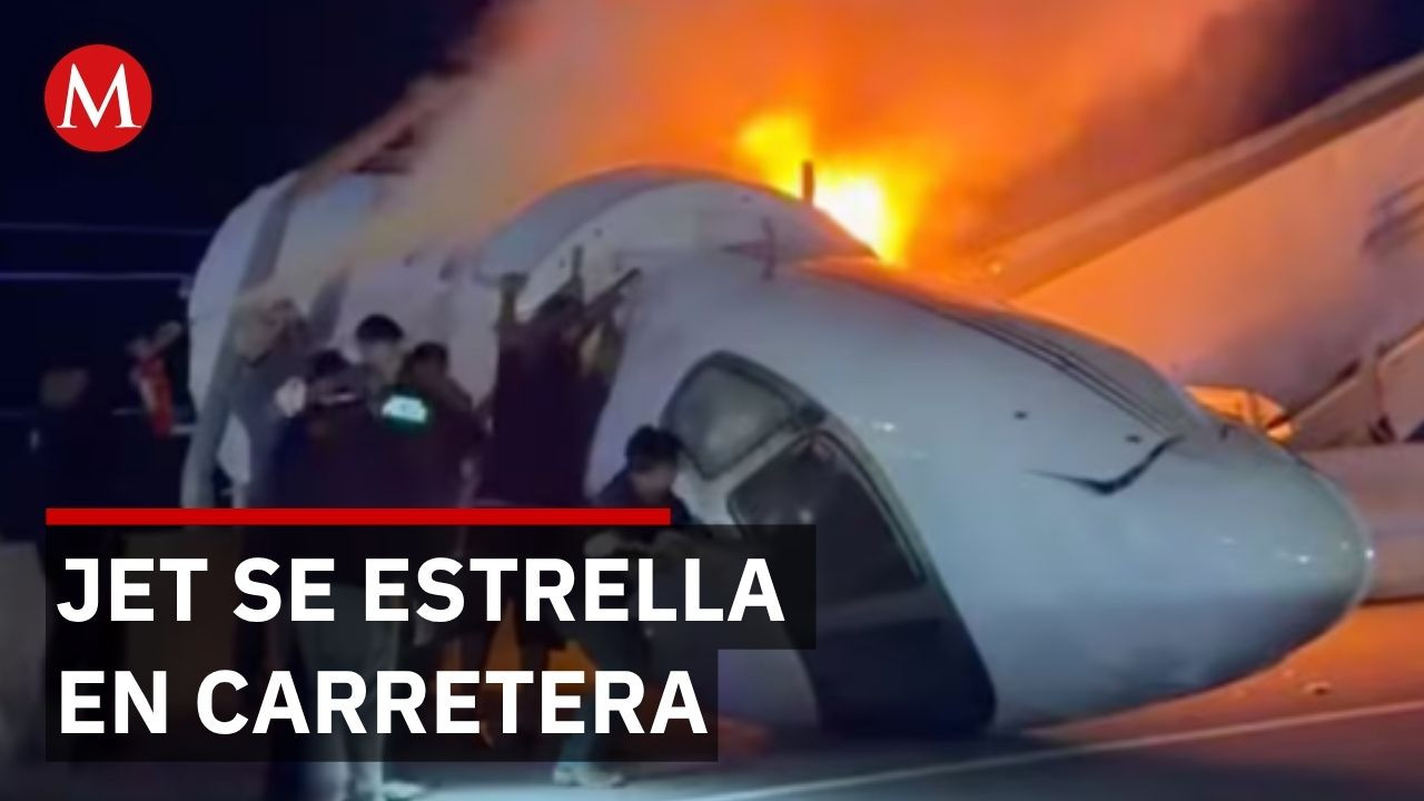 Jet se estrella en autopista de Laredo, Texas; una persona muere y conductores quedan atrapados