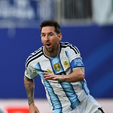 Lionel Messi igualó a Miroslav Klose como el máximo anotador en las Copas del Mundo, tras un hat trick en la victoria de Argentina sobre Argelia.