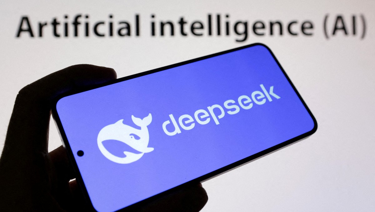 Logotipo de Deepseek y las palabras "Inteligencia Artificial IA" se ven en esta ilustración tomada el 29 de enero de 2025. | Foto: Reuters