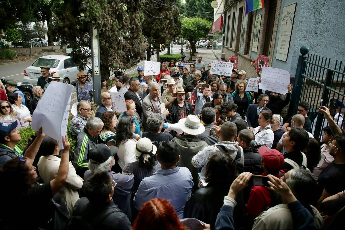 Tras días de manifestaciones, se dio a conocer la restitución del nombre del recinto. (Foto: Ariel Ojeda)