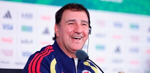Néstor Lorenzo recibió como regalo una imagen de la Virgen de Guadalupe y la besó antes del debut de la Selección Colombia en el Mundial 2026.