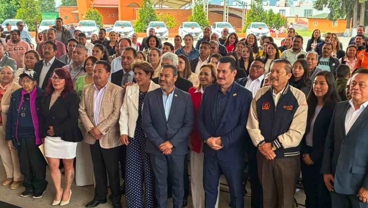 Profesores de la Sección 17 del SNTE recibieron autos y motonetas como premios por el Día del Maestro. Foto: Especial