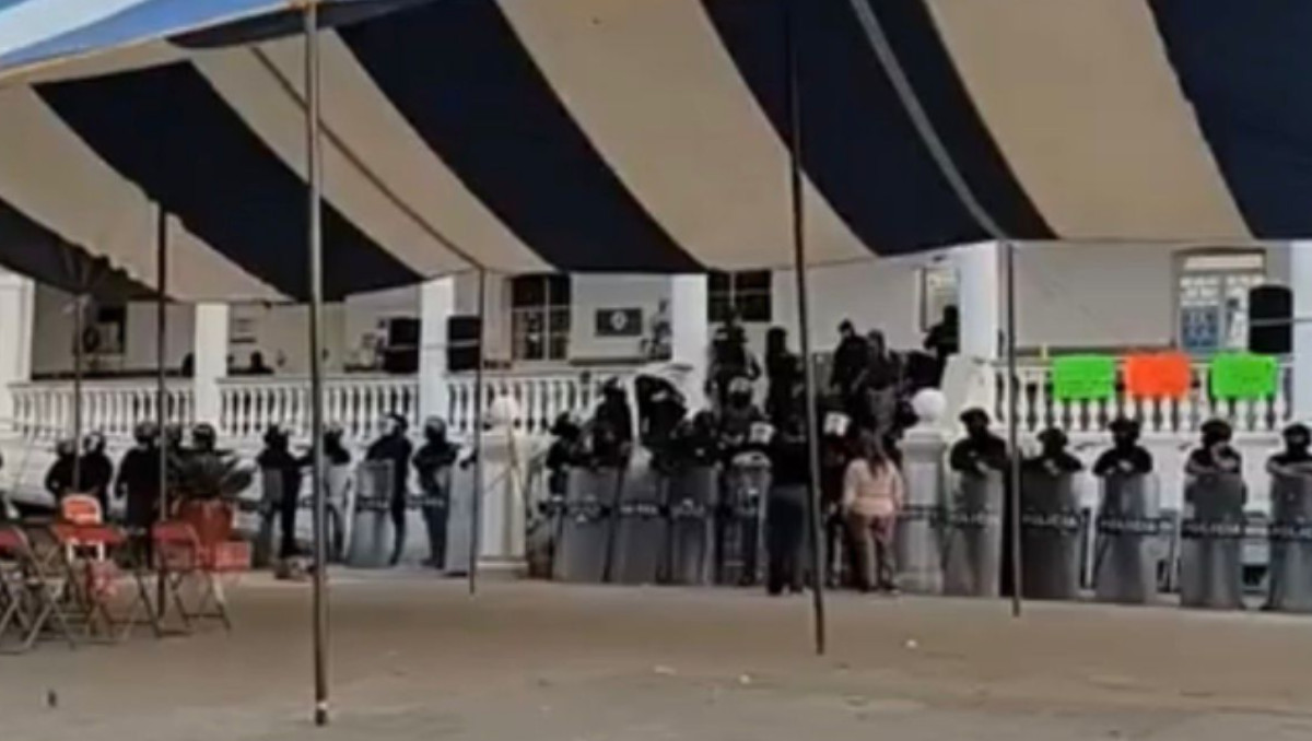 Sigue la toma del Palacio Municipal de Acatlán de Osorio | Redes Sociales