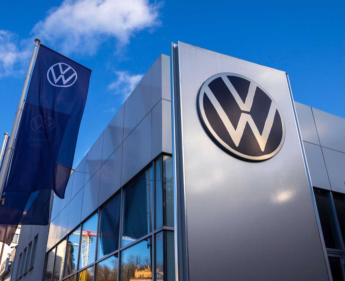 Volkswagen adoptó medidas poco habituales para evitar posibles conflictos de interés en la venta de su división de motores Everllence. Shutterstock.