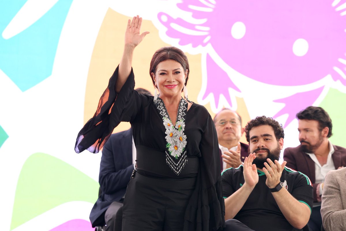 Clara Brugada firmó un acuerdo con los representantes de diversas marcas. | Foto:  X @ClaraBrugadaM