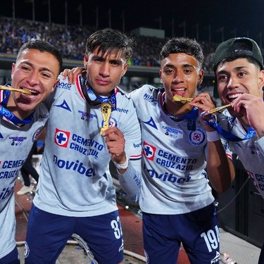 Cruz Azul se prepara para el inicio del Apertura 2026 donde buscarán el bicampeonato de la Liga MX, la directiva analiza las altas y bajas en la plantilla.