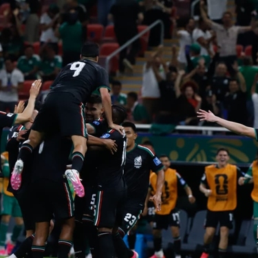 Jugadores de la Selección Mexicana festejan gol de Romo ante Corea del Sur
