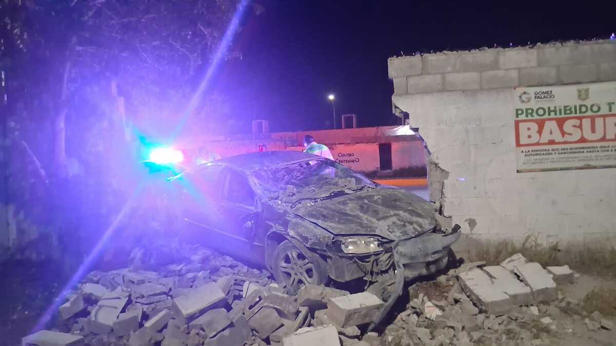 Personal del departamento de Tránsito y Vialidad llegó al lugar para tomar conocimiento del accidente. | Cortesía de Vialidad