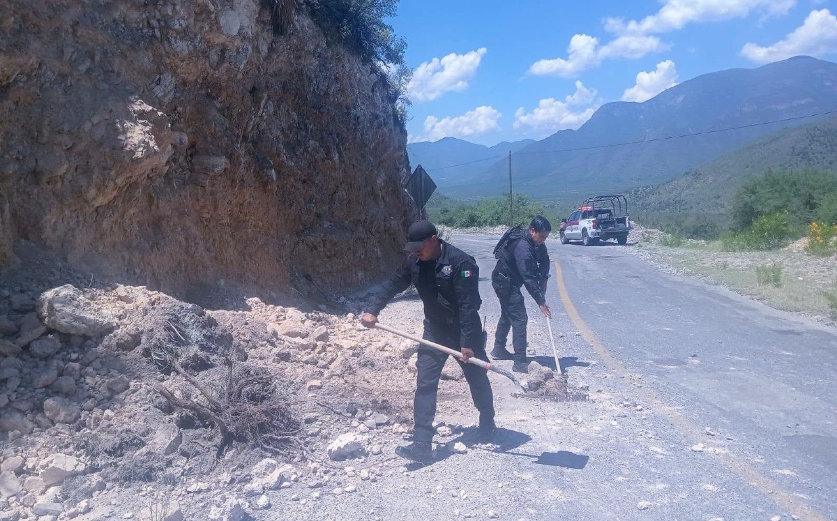 Deslave parcial afecta circulación en tramo carretero de Bustamante. | Cortesía: SSPT